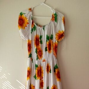 Beautiful Maxi Dress with Sunflower Print 2X Brand new with tags.